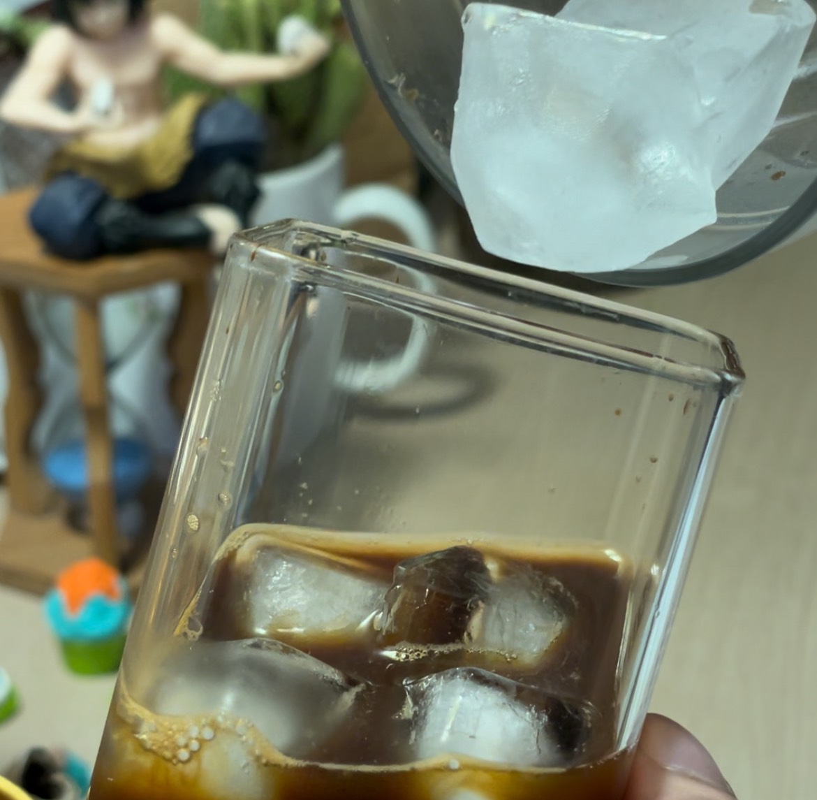 Hướng dẫn chi tiết pha cà phê sữa đá siêu ngon tại nhà